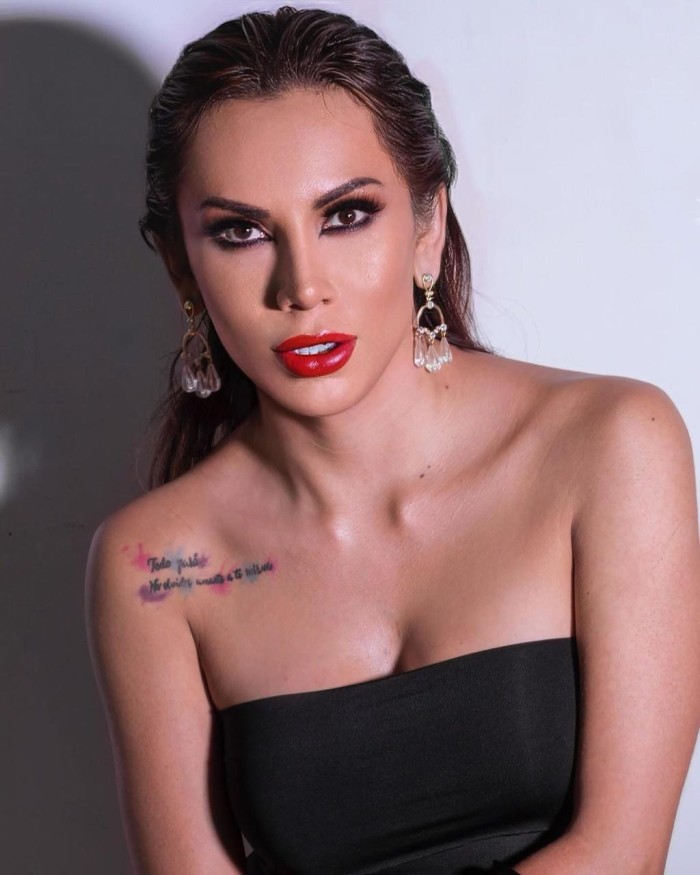 TRANS CULONA TETONA VICIOSA COMPLACIENTE