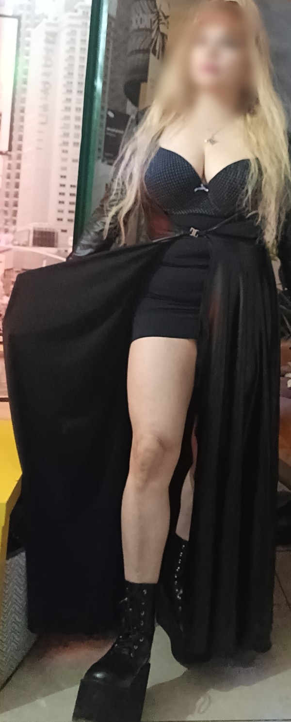 En la Seu d’Urgell.chica.independiente MASAJES