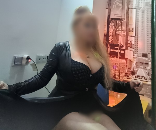 .MASAJES EN CAMILLA.MI NOMBRE ANDREA.ACEITES.