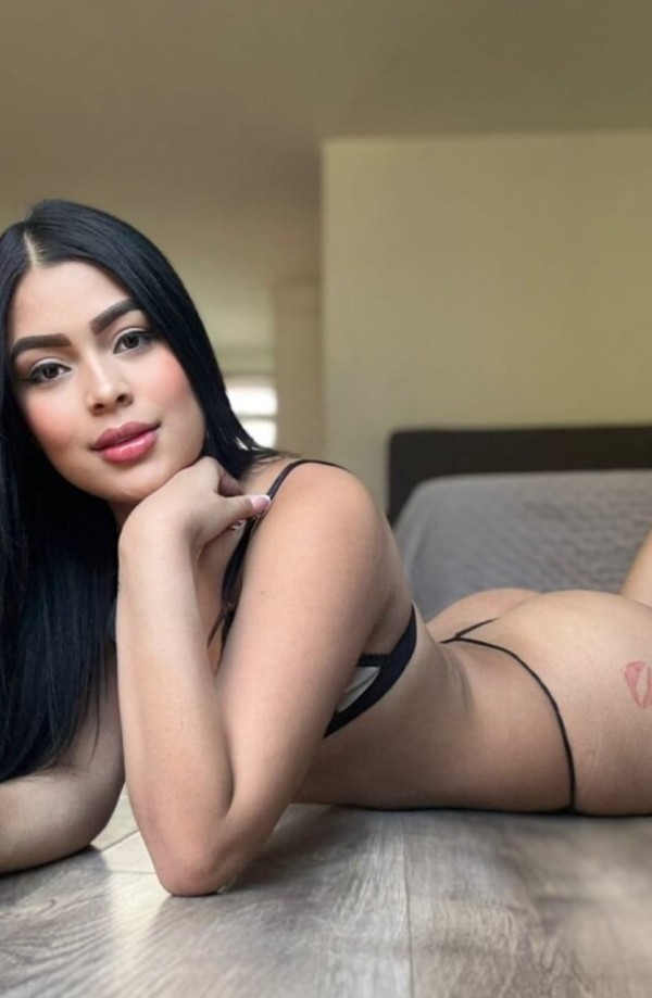 BESITOS POR TODOS LADOS Y MUCHAS CARICIAS