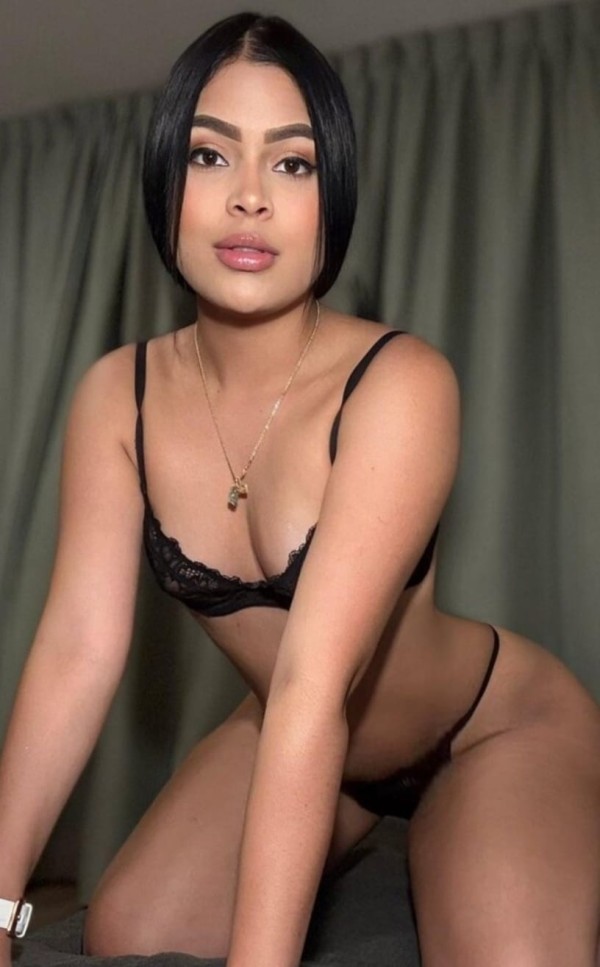 BESITOS POR TODOS LADOS Y MUCHAS CARICIAS