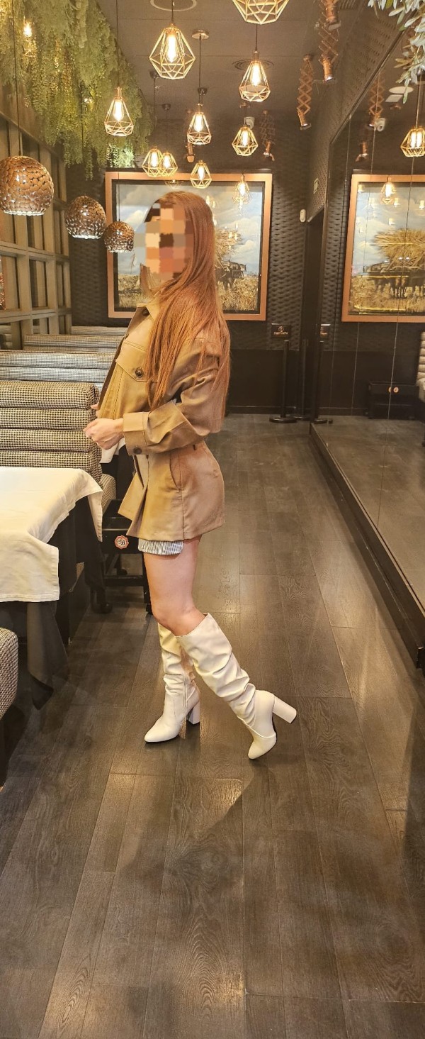 Hermosa chica de compañía