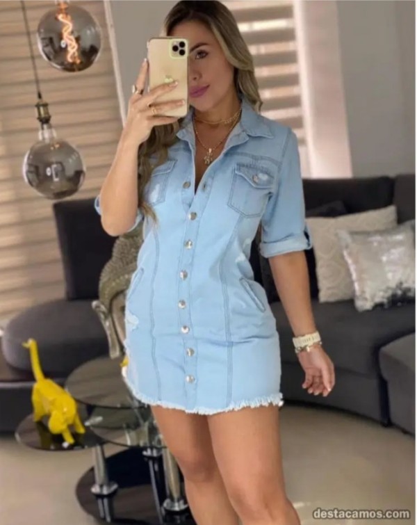 Rubia guapa cariñosa