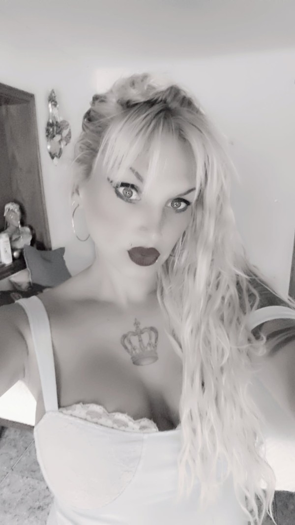 Mistress victoria número  1 en fetiches BDSM ABDL sexo natural