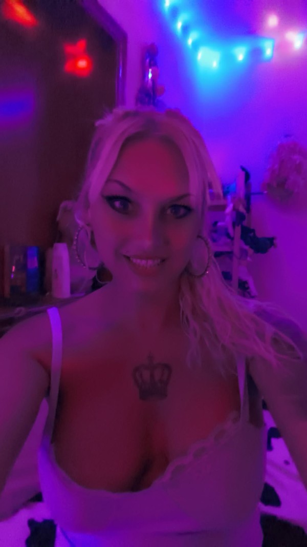 Mistress victoria número 1 en fetiches BDSM ABDL sexo natural