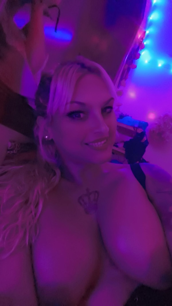 Mistress victoria número  1 en fetiches BDSM ABDL sexo natural