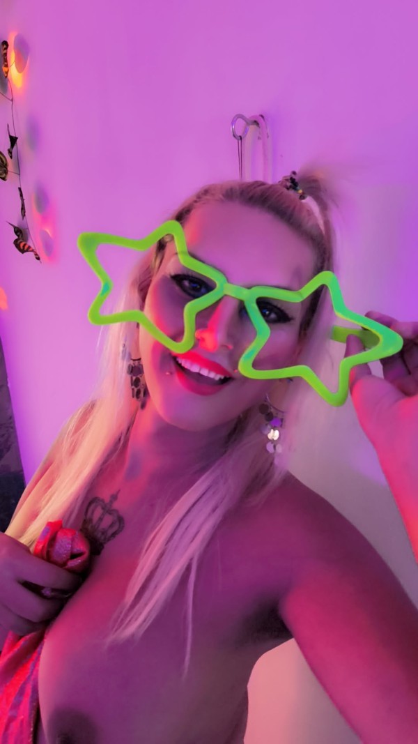 Mistress victoria número  1 en fetiches BDSM ABDL sexo natural