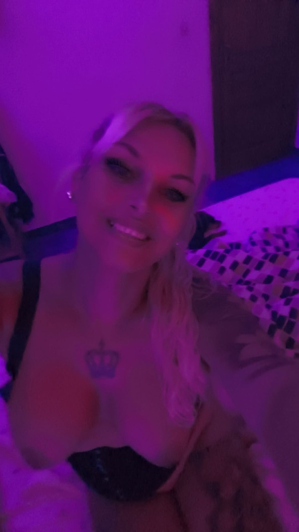 Mistress victoria número  1 en fetiches BDSM ABDL sexo natural