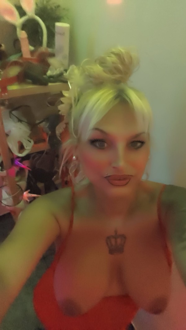 Mistress victoria número  1 en fetiches BDSM ABDL sexo natural