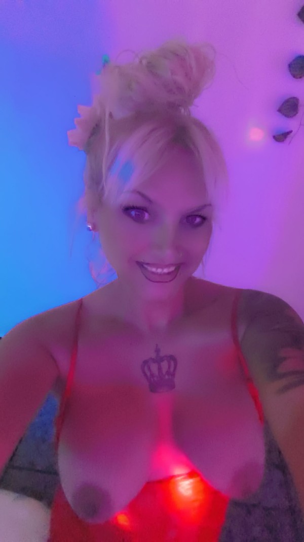 Mistress victoria número  1 en fetiches BDSM ABDL sexo natural