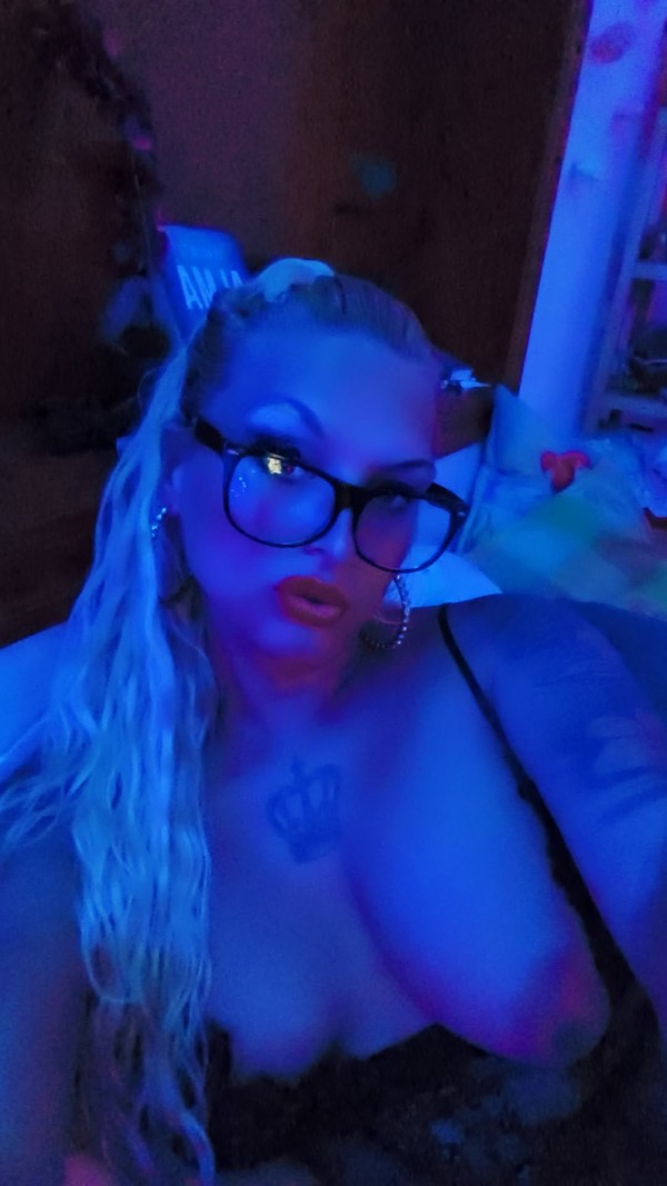 Mistress victoria número 1 en fetiches BDSM ABDL sexo natural