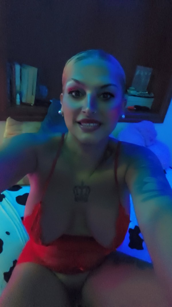 Mistress victoria número  1 en fetiches BDSM ABDL sexo natural