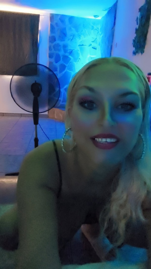 Mistress victoria número 1 en fetiches BDSM ABDL sexo natural