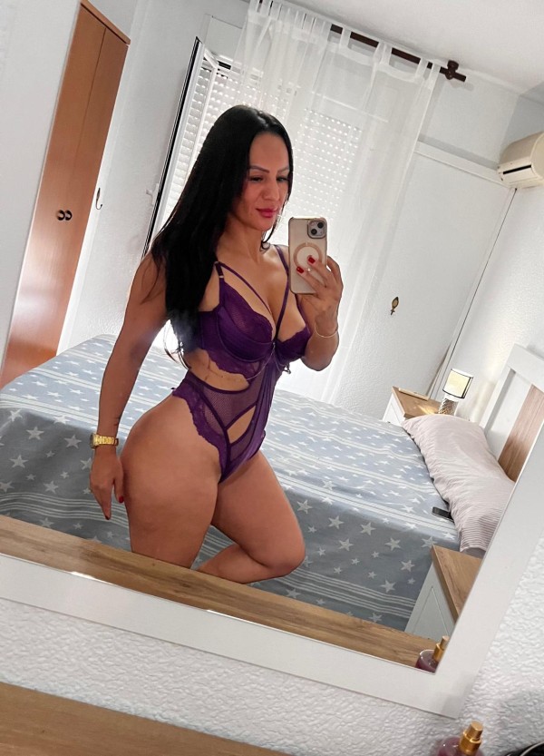 Violeta francés natural y anal a tope