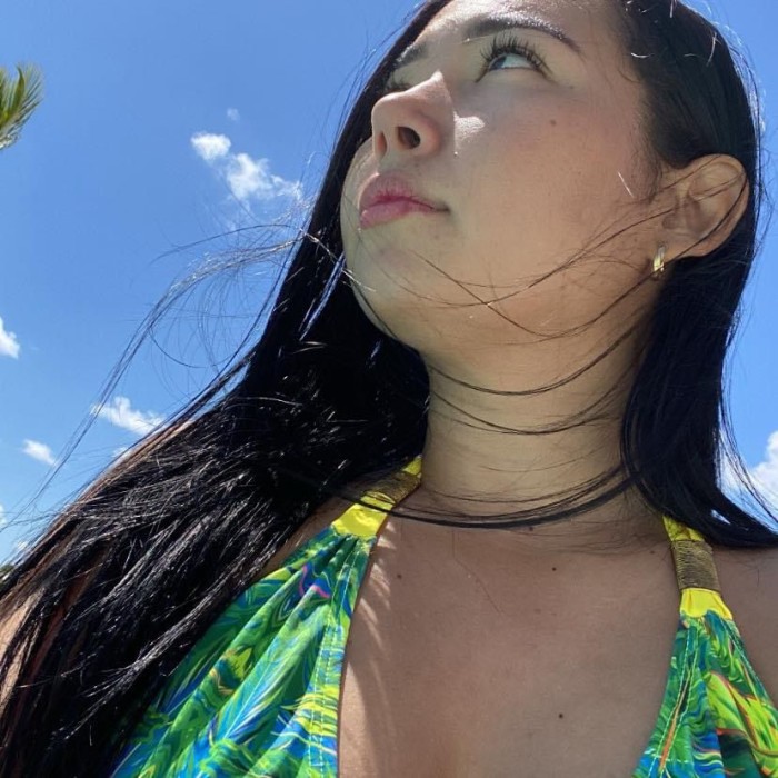 TU CHICA FIESTERA Y JUGUETONA