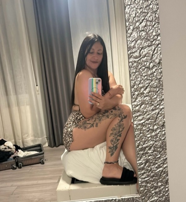 MUJER LATINA EN ZARAGOZA