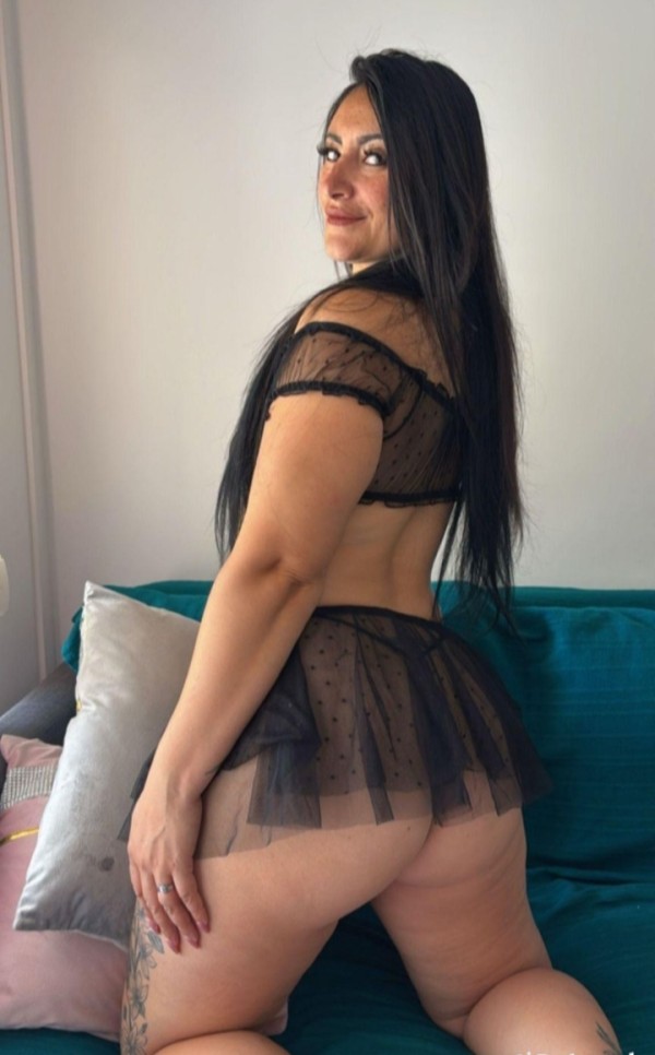 MUJER LATINA EN ZARAGOZA