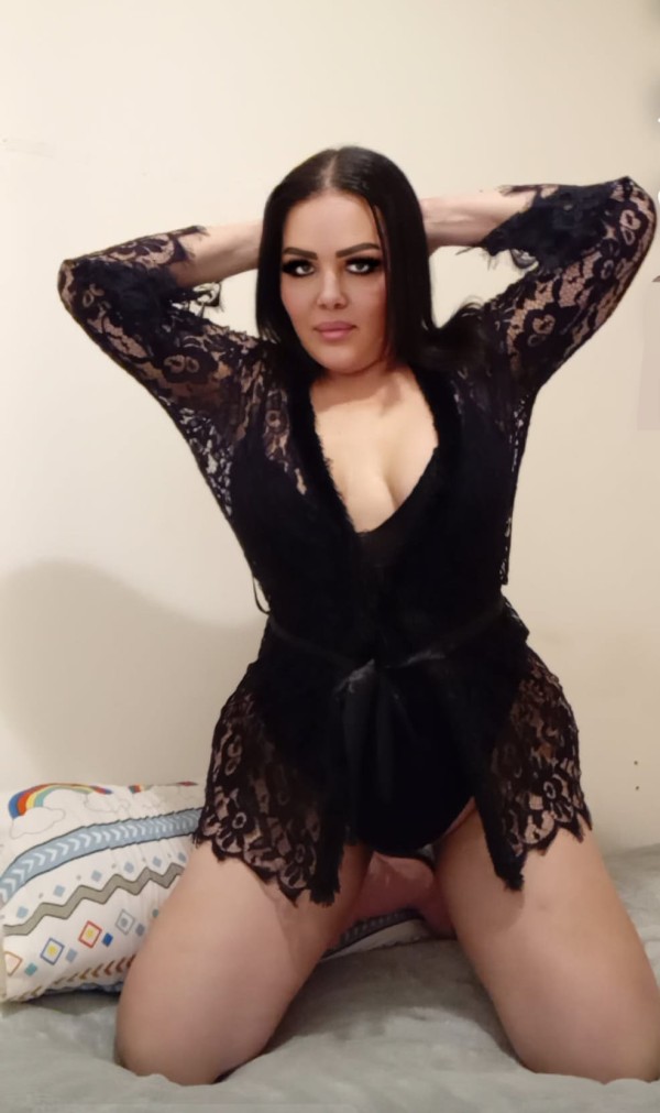 Katia escort fiestera a tope