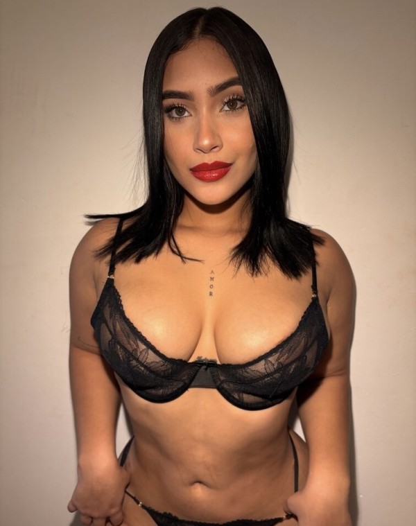 Novedad Latina con curvas guapa sexy porno