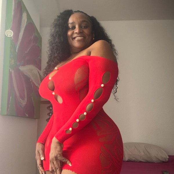 Colombiana juguetona guarra curvas exóticas