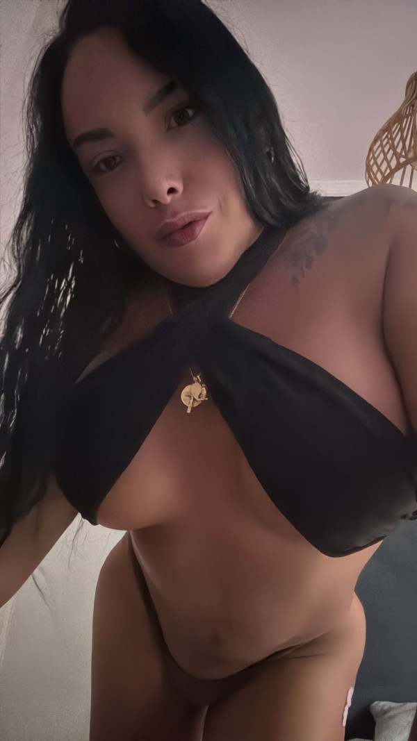 La Reina fiestara ansiosa adicta la garganta profunda