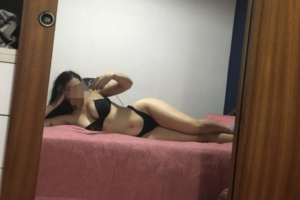 CON GAFITA SEXY Y CARA DE GUARRILLA FIESTERA WHATSAPP