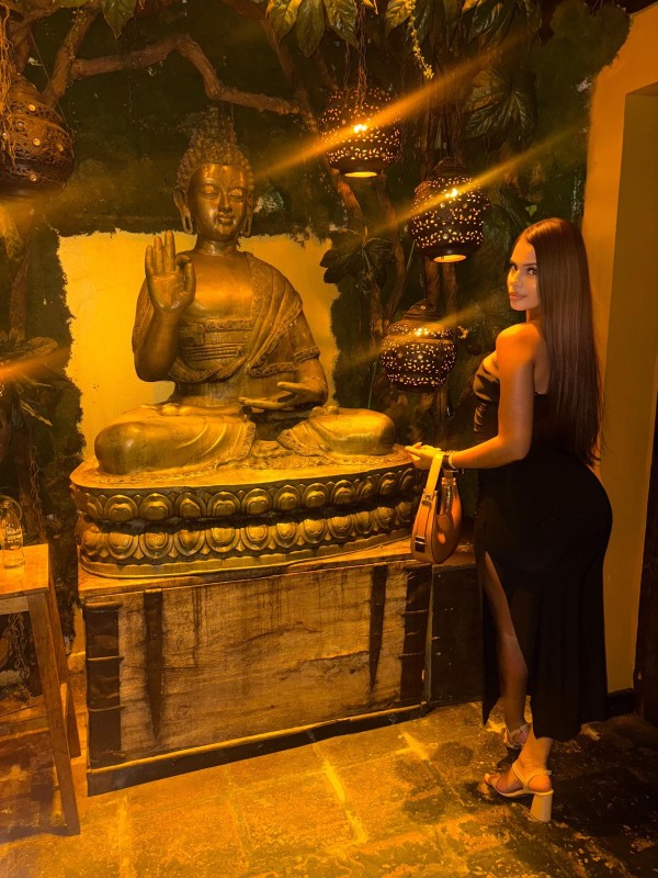 LUCIANA – ¿ TE ATREVES A DEJARTE LLEVAR POR LUCIANA? FIESTERA Y TRAVIESA