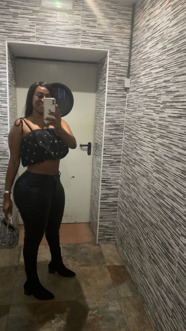 MULATA ATRACTIVA Y MUY CACHONDA