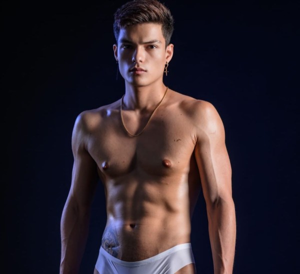 COLOMBIANO JOVEN DELGADO Y GUAPO DISPONIBLE