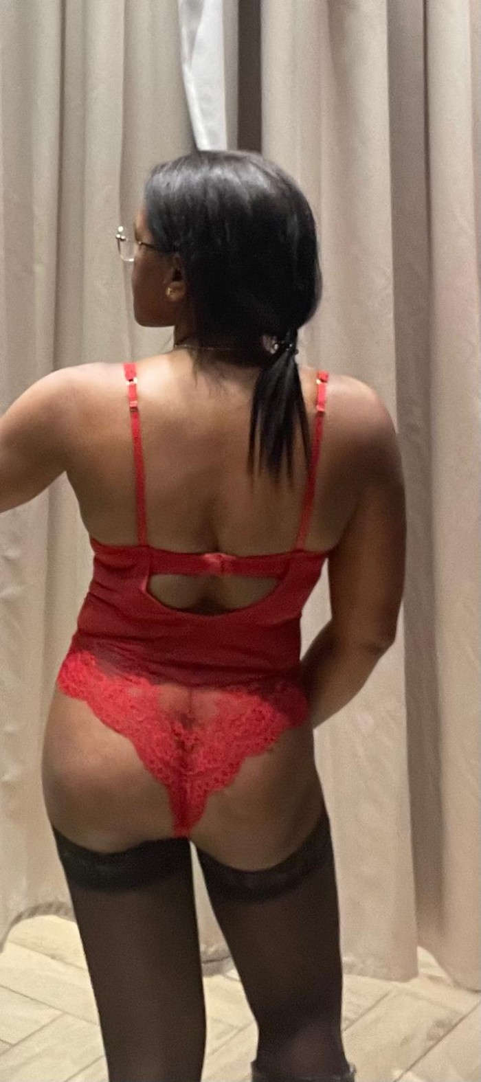 MILF COLOMBIANA HERMOSA CURVILINEA FOTOS CASERAS COCHES