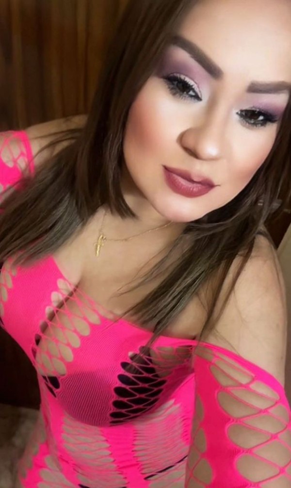 SOY UNA ZORRA ADICTA AL SEXO MI COÑO HÚMEDO TE ESPERA