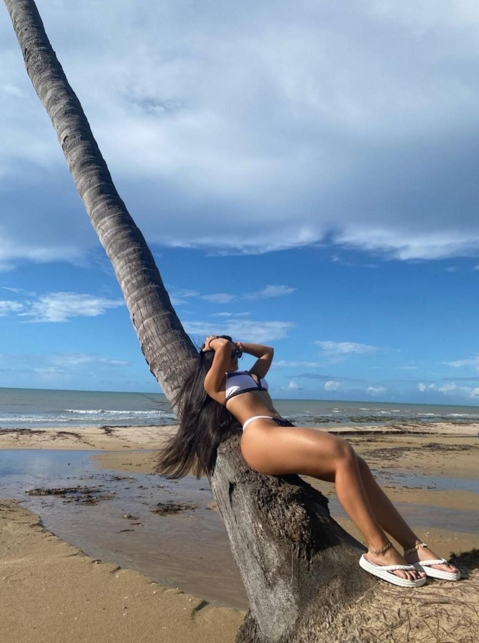 Colombiana ardiente , chica vip muy decidida
