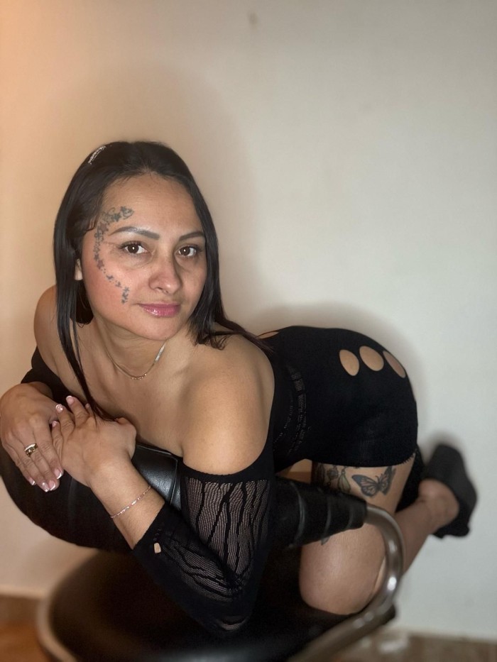LATINA NINFOMANA ADICTA AL SEXO SALIDAS 24 HRS