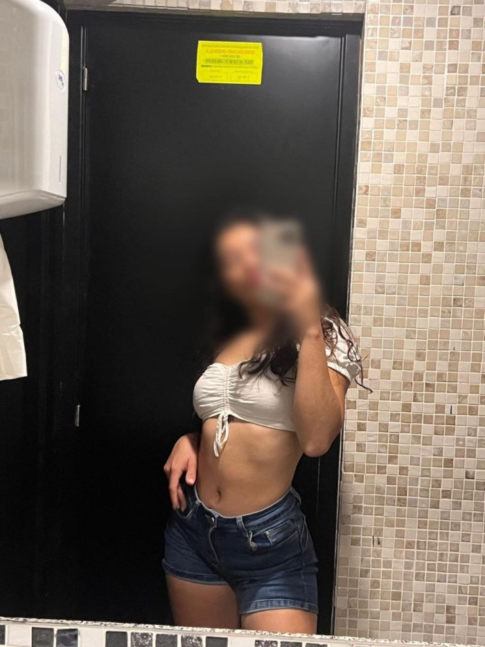 QUIERO CABALGAR EN TU RICA POLLA FIESTERA DELGADA
