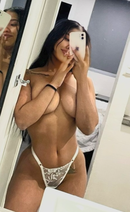 MORENA DIVINA CON GANAS DE PLACER Y FIESTA