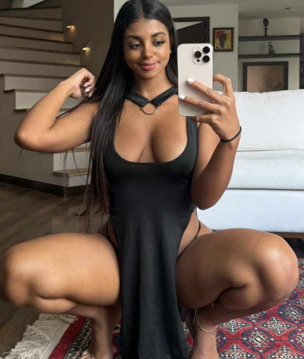 Novedad, chica explosiva fiesta blanca