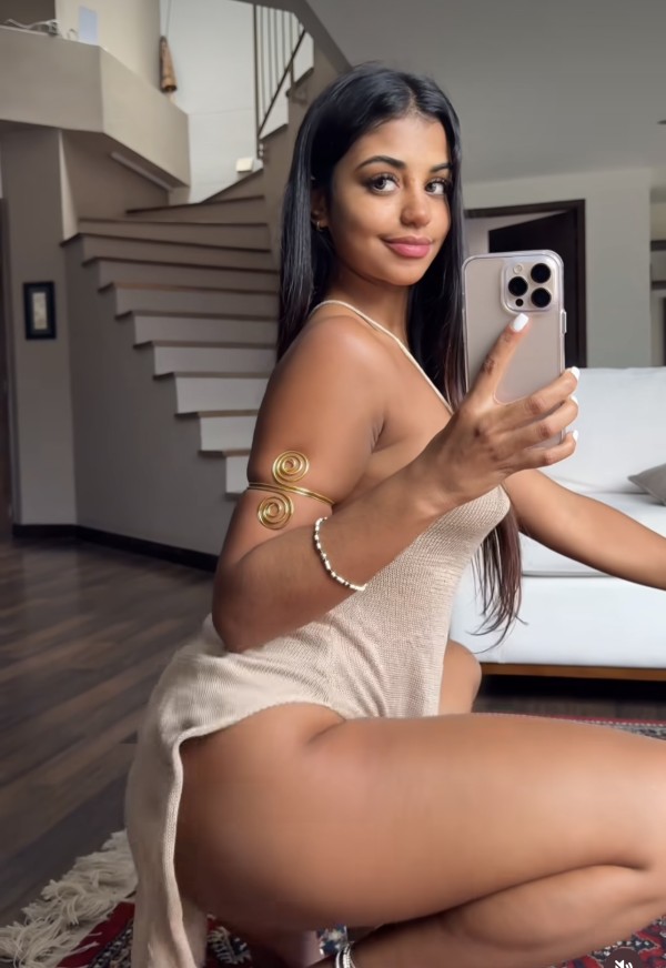 Novedad, chica explosiva fiesta blanca