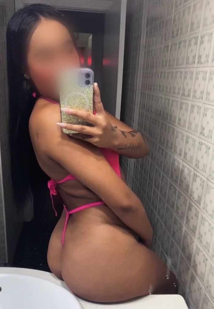 COQUETA E IMPLICADA LATINA