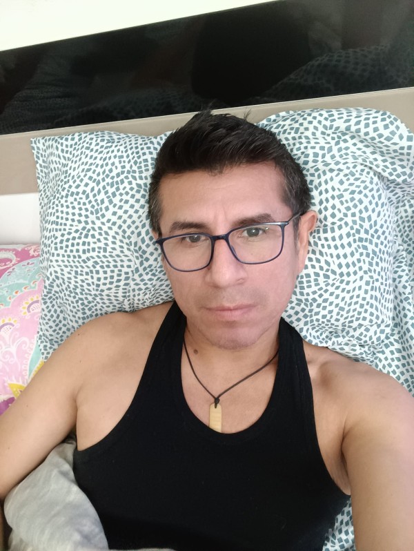 Aaron masajista profesional titulado y acompañante