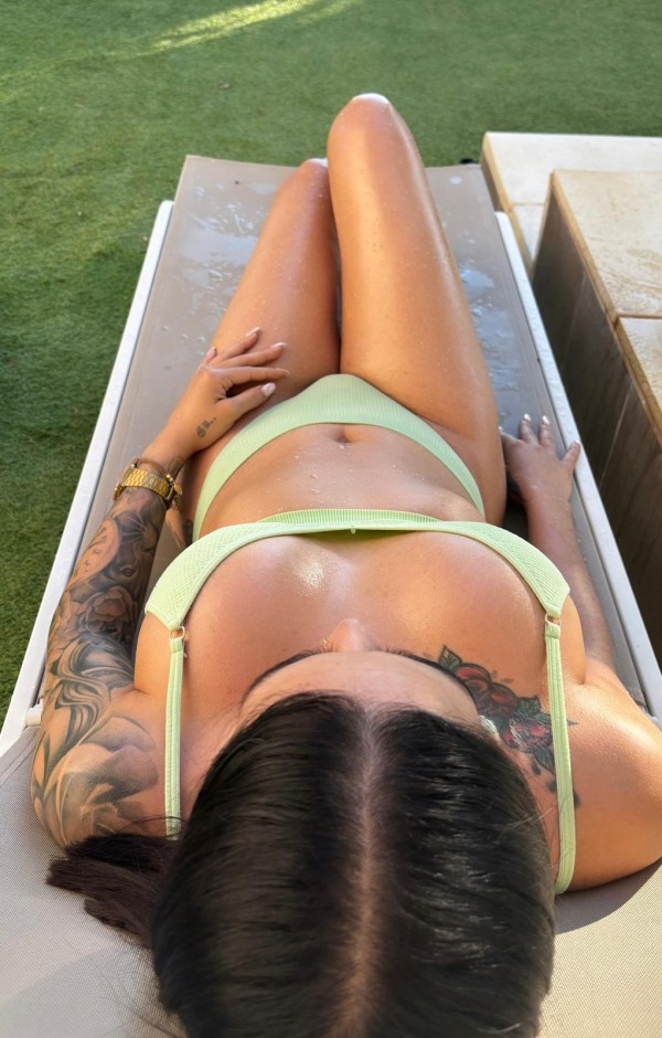 NOVEDAD EN VILLAGARCÍA BASTA DE ENGAÑOS HERMOSA LUCIANA LATINA