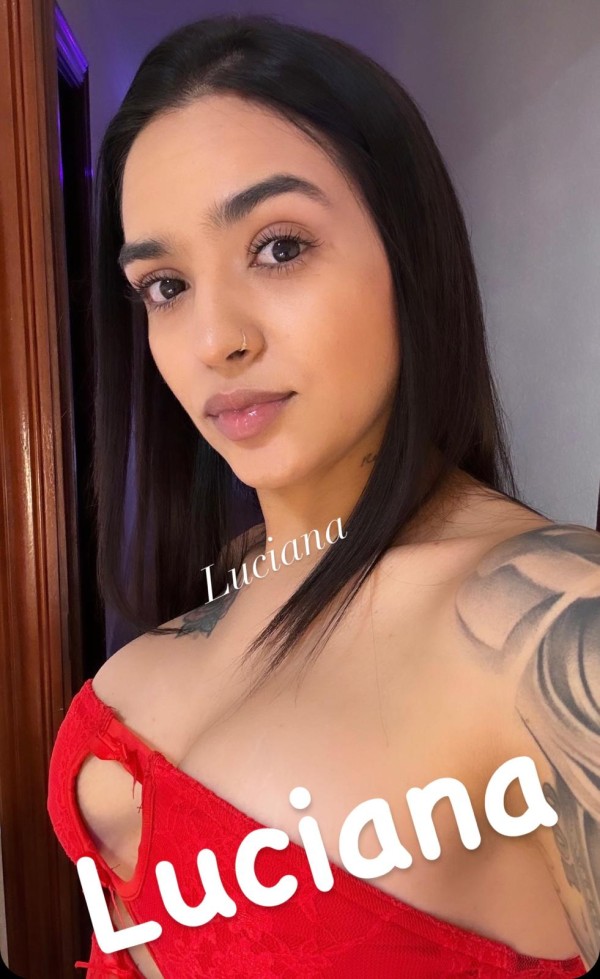 NOVEDAD EN VILLAGARCÍA BASTA DE ENGAÑOS HERMOSA LUCIANA LATINA