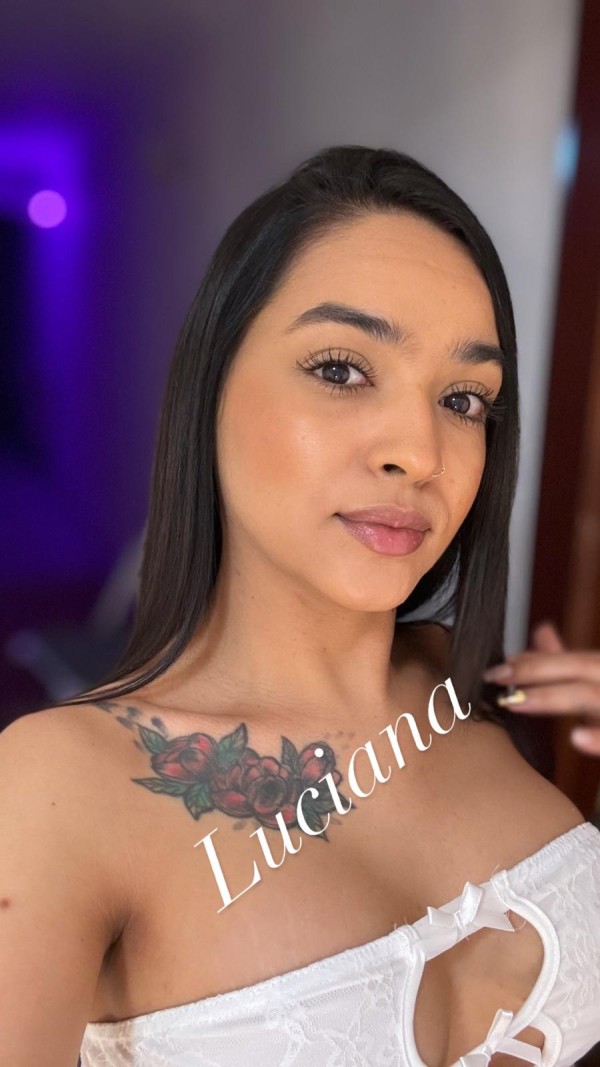 NOVEDAD EN VILLAGARCÍA BASTA DE ENGAÑOS HERMOSA LUCIANA LATINA