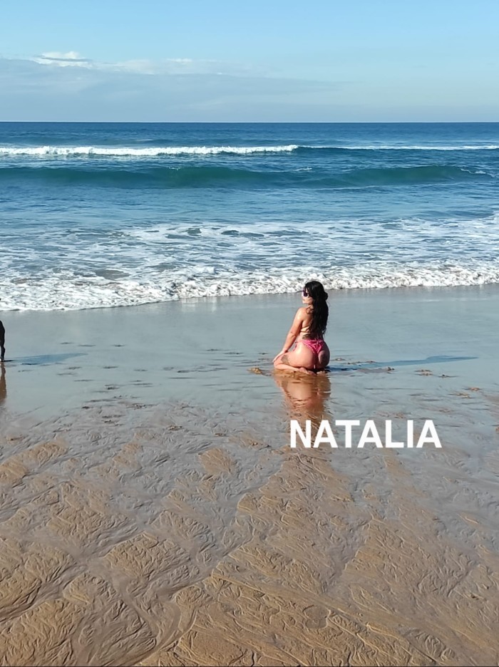 Jovencita con curvas muy manejable