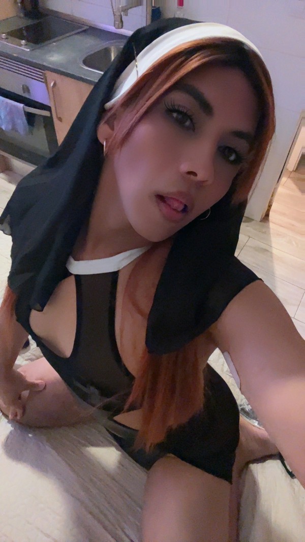 Bella ÁGATHA LATINA Y POLLONA