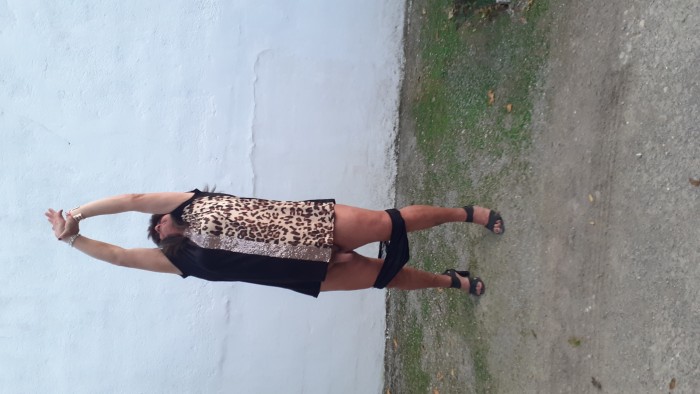 Hombre madurito bisex se viste de mujer