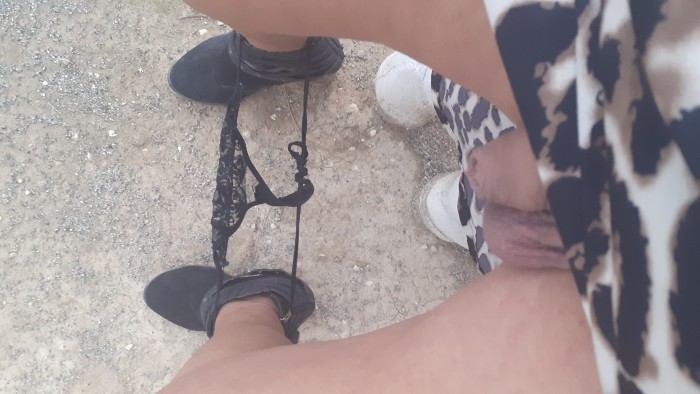 Hombre madurito bisex se viste de mujer