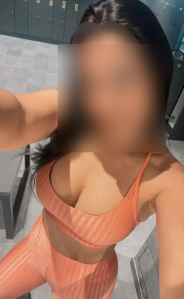 pequeñita Manejable ,conmigo te sentirás atraída trato de Novios