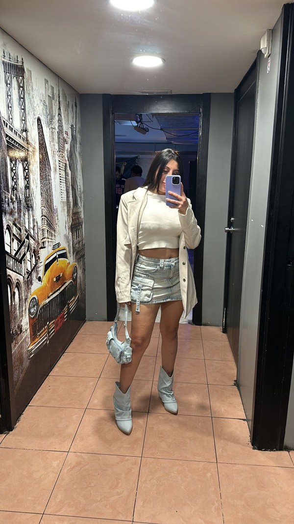 Hola COLOMBIANA TOP NUEVA EN TU CIUDAD FIESTERA