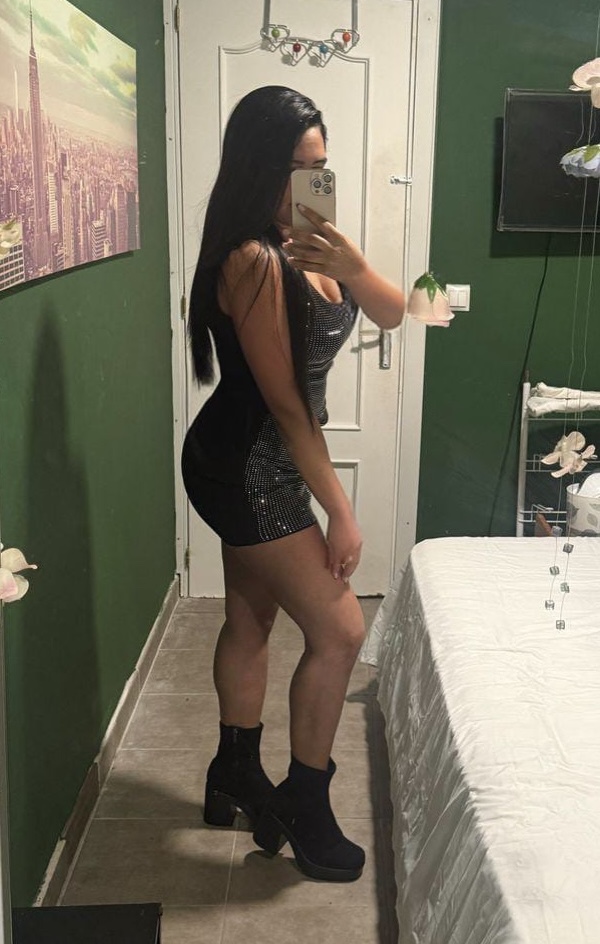 Complaciente colombiana por palma