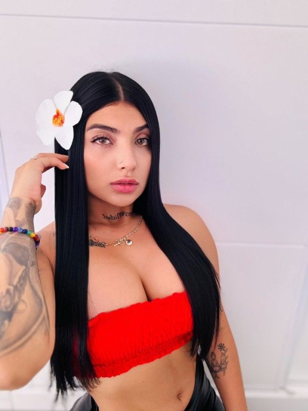 CHICA CALIENTE Y FIESTERA NO TELO PIERDAS